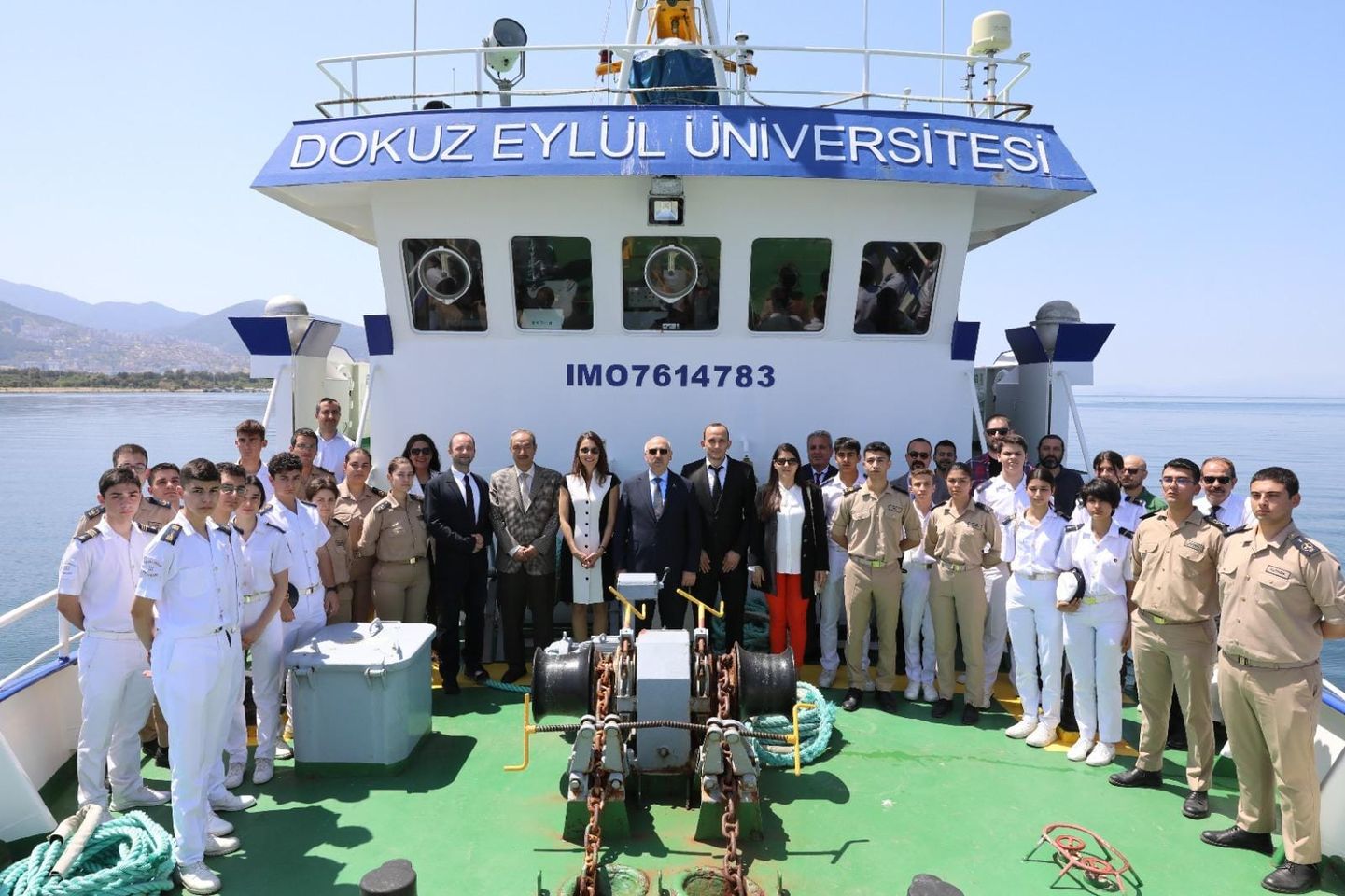 Üniversite Yönetimi, Türkiye'nin İlk Tam Donanımlı Araştırma Gemisini Ziyaret Etti
