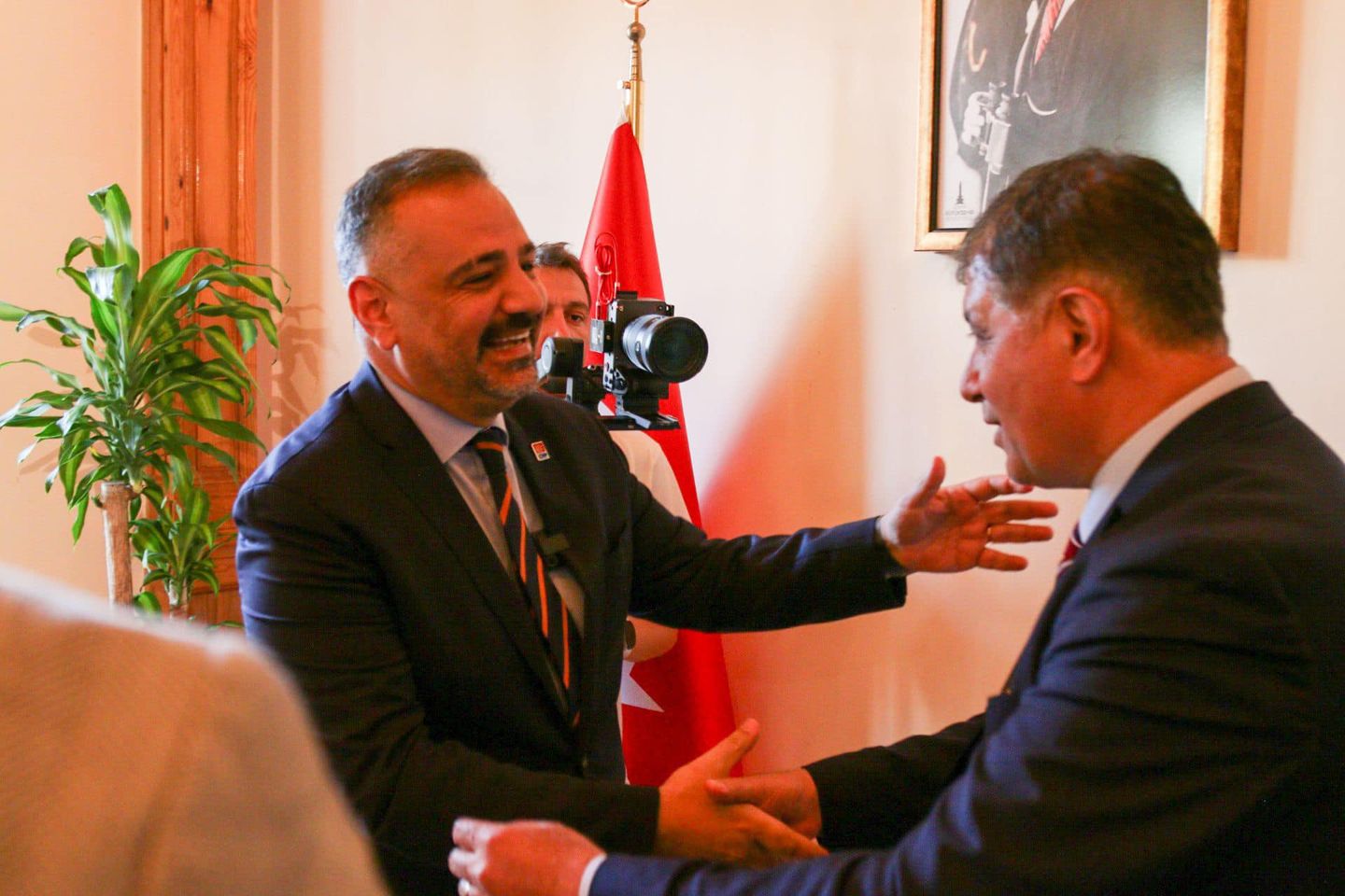 İzmir Büyükşehir Belediye Başkanı Dr. Cemil Tugay'a İl Yönetim Kurulu'ndan Tebrik Ziyareti