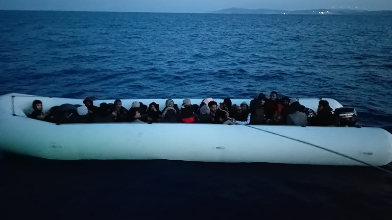 İzmir Çeşme Açıklarında 34 Düzensiz Göçmen Yakalandı