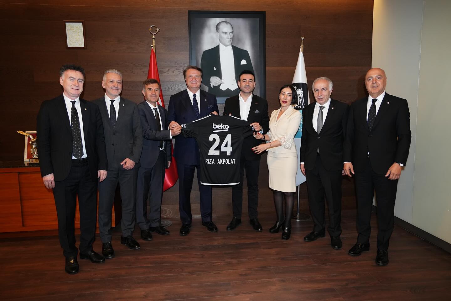 Beşiktaş Spor Kulübü Başkanı Hasan Arat'tan Beşiktaş Belediye Başkanı Rıza Akpolat'a Nezaket Ziyareti