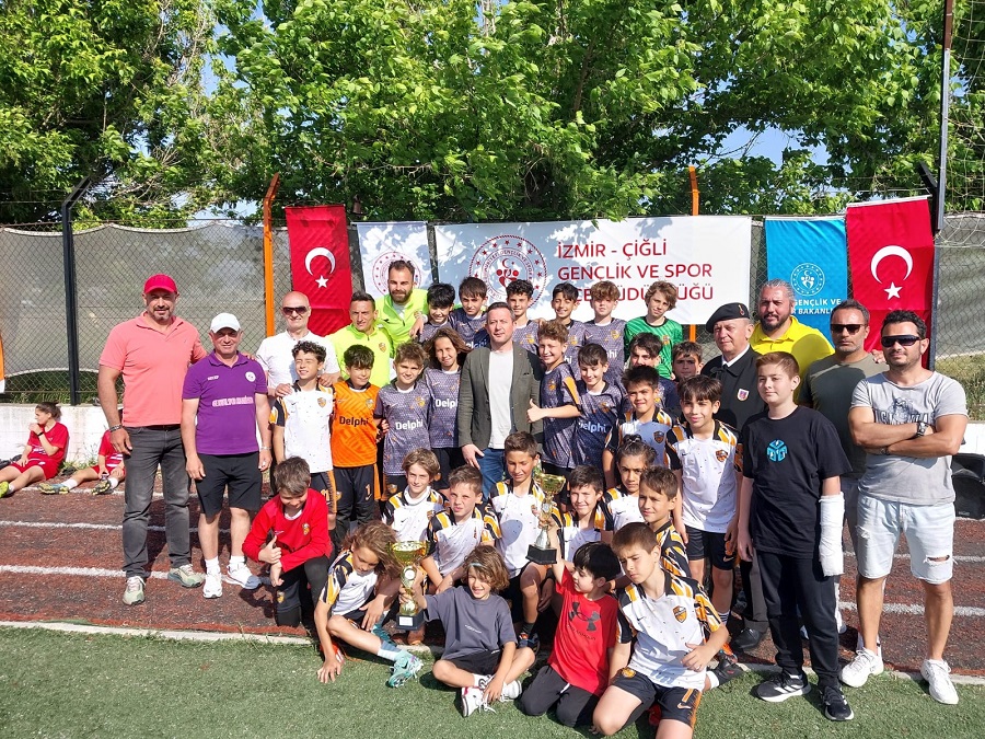 Çiğli'de 23 Nisan Şerefine Futbol Şenliği Coşkusu