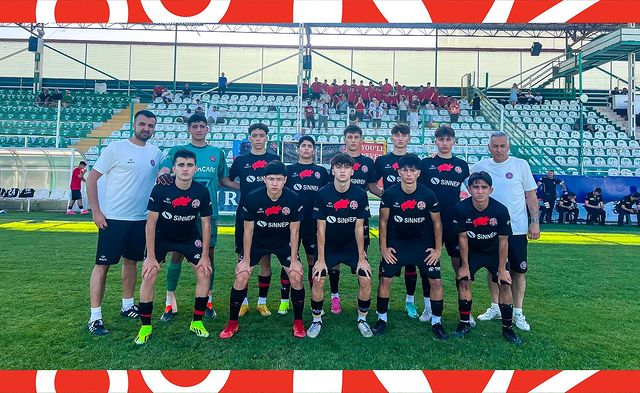Fatih Karagümrük U16 Futbol Takımı Türkiye Şampiyonası'nda Yarı Finale Yükseldi
