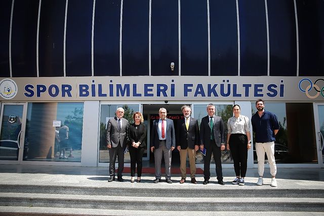 Rektör Prof. Dr. Bülent Kent, Spor Bilimleri Fakültesi'nin Yeni Projelerini İnceledi