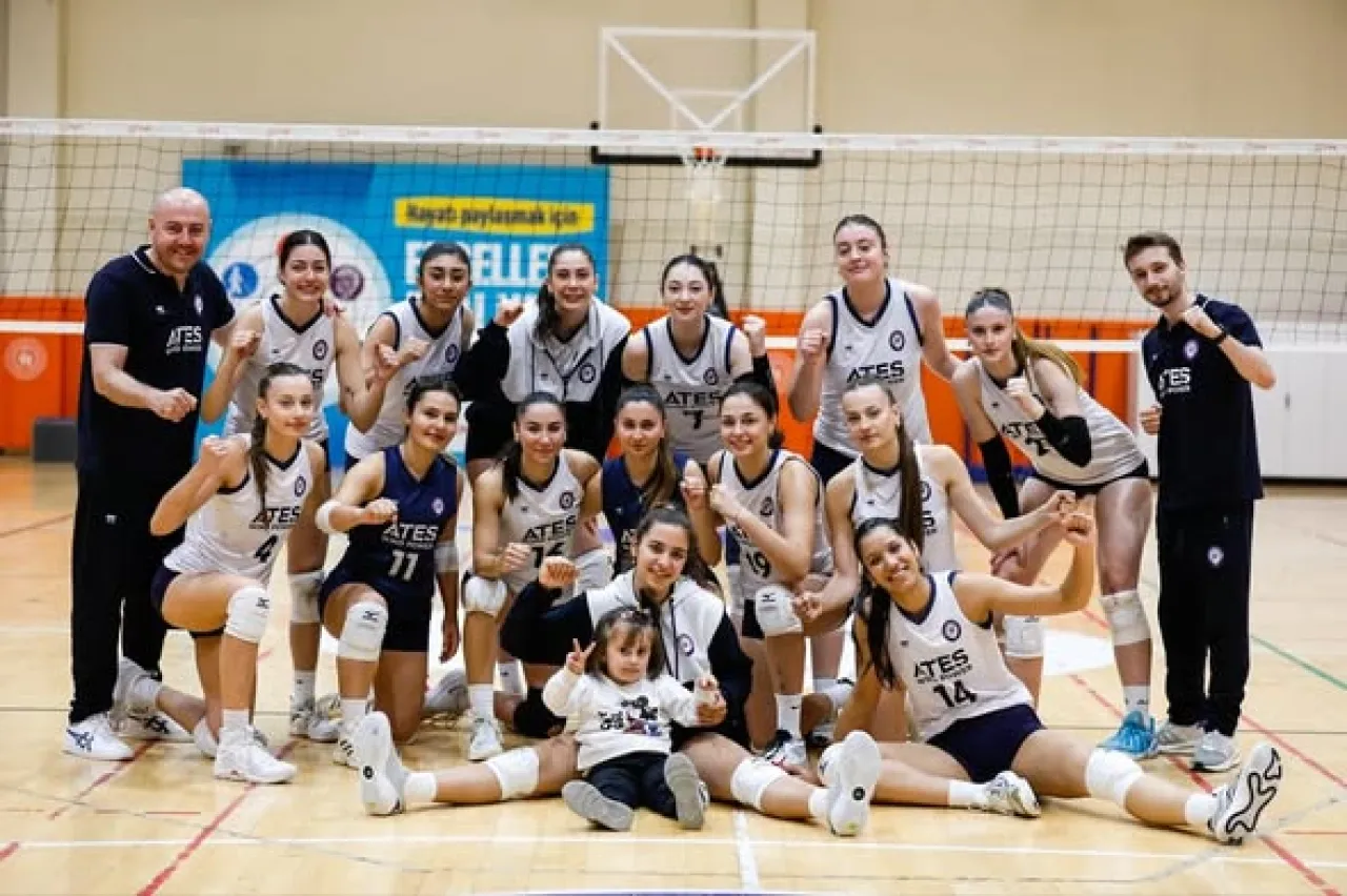 Bergama Belediyesi Spor Kulübü Voleybol A Takımı, Liderlik Yolunda Emin Adımlarla İlerliyor