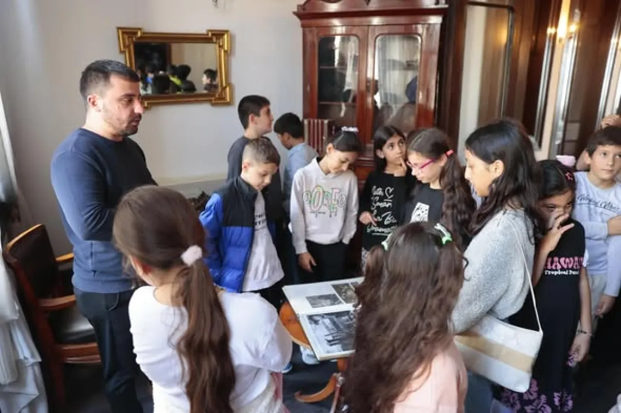 Konak'ta Minik Öğrencilerden Tarih ve Sanat Dolu Gezi