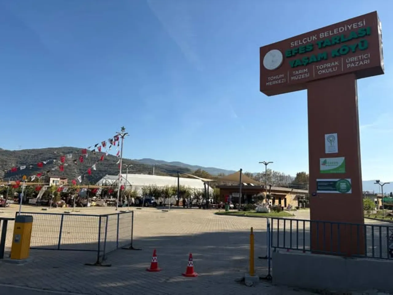 Selçuk'ta Üretici Pazarı Renkli ve Eğlenceli Bir Gün Yaşattı