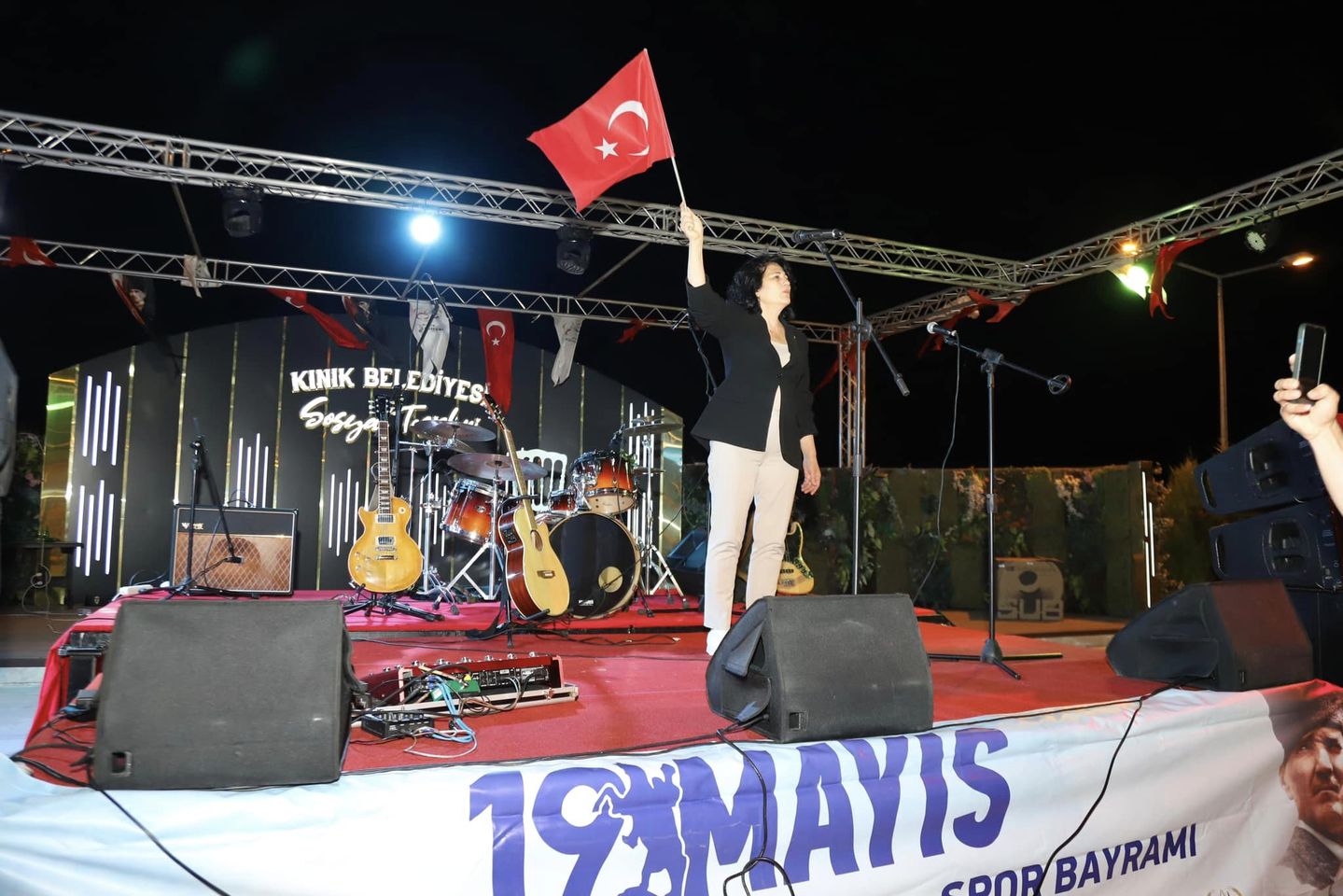 İzmir'in Kınık İlçesinde 19 Mayıs Gençlik ve Spor Bayramı Coşkuyla Kutlandı