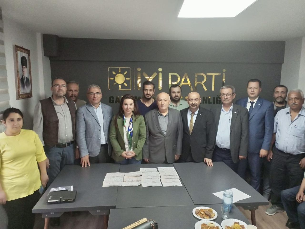 İYİ Parti İzmir İl Başkanı Ülkü Doğan Teşkilat Üyeleri ile Buluştu