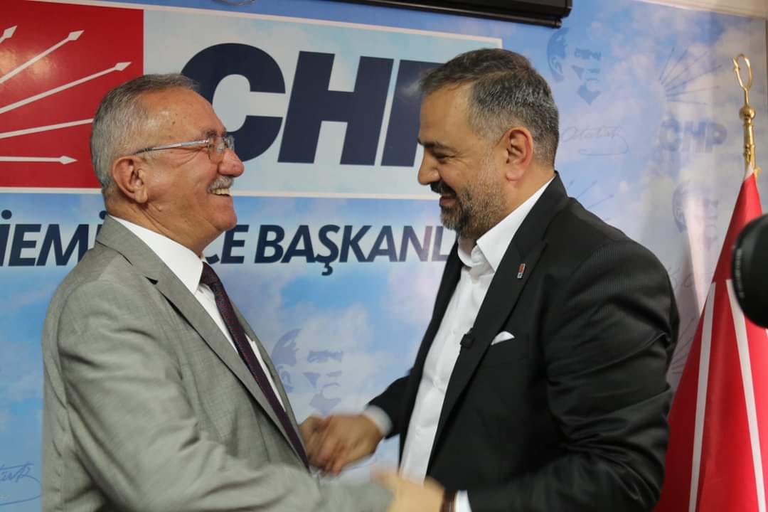 CHP İzmir İl Başkanı Şenol Aslanoğlu ve Ekibi, Gaziemir CHP İlçe Başkanı Kasım Özkan ve Yönetimine Teşekkür Ziyareti Gerçekleştirdi