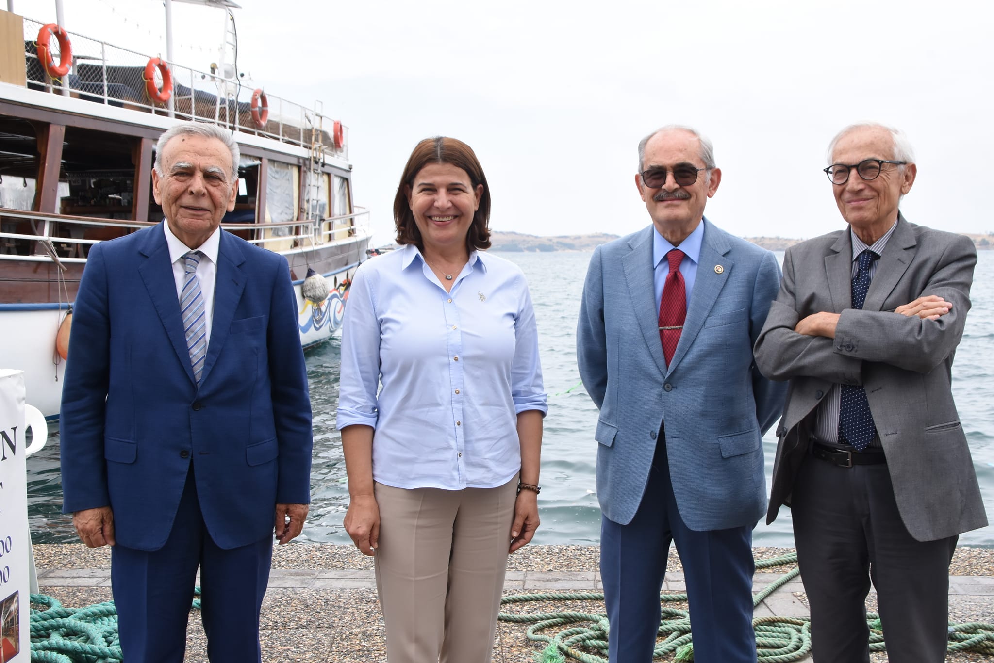 Burhan Suat Çağlayan, Aziz Kocaoğlu ve Yılmaz Büyükerşen Foça'da Bir Araya Geldi