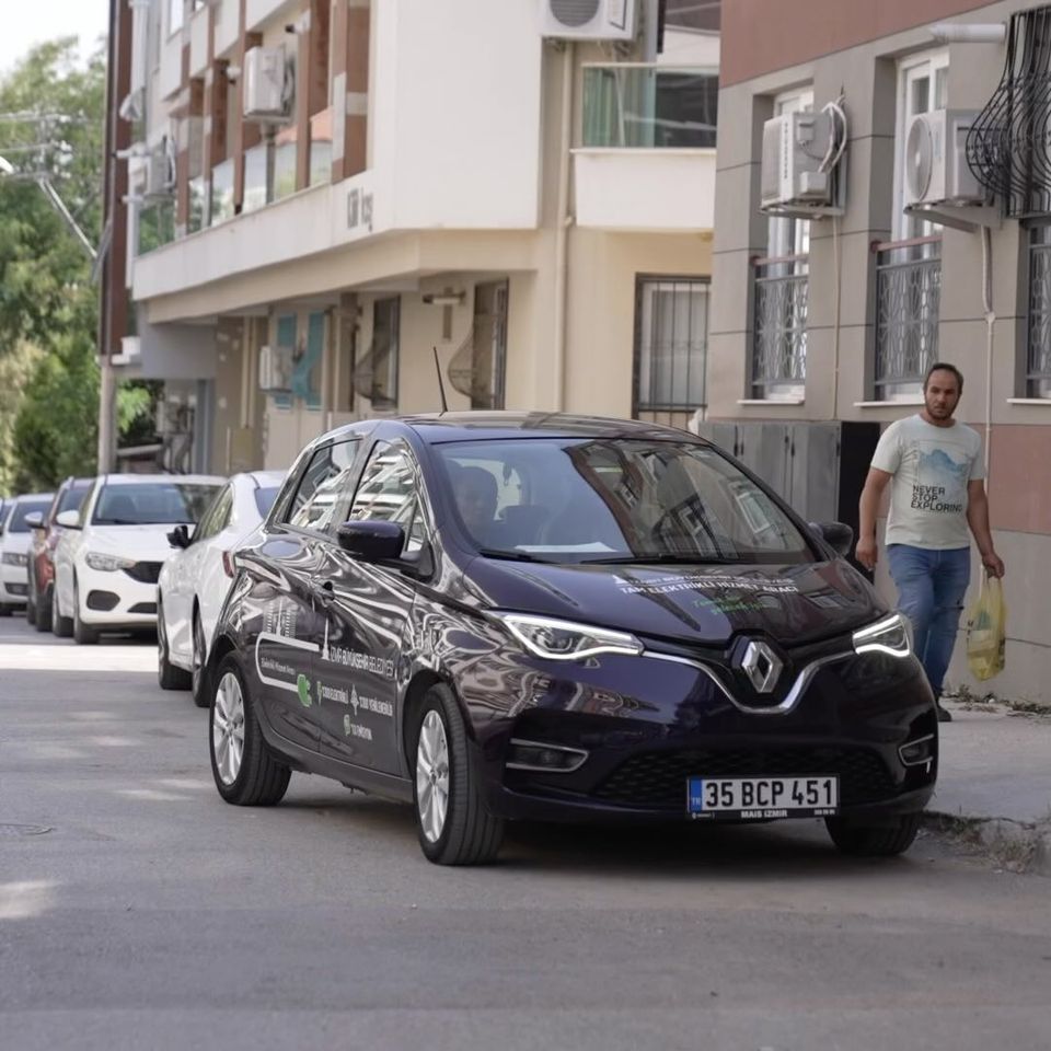 İzmir Büyükşehir Belediyesi'nden Emeklilere Dayanışma Kartı