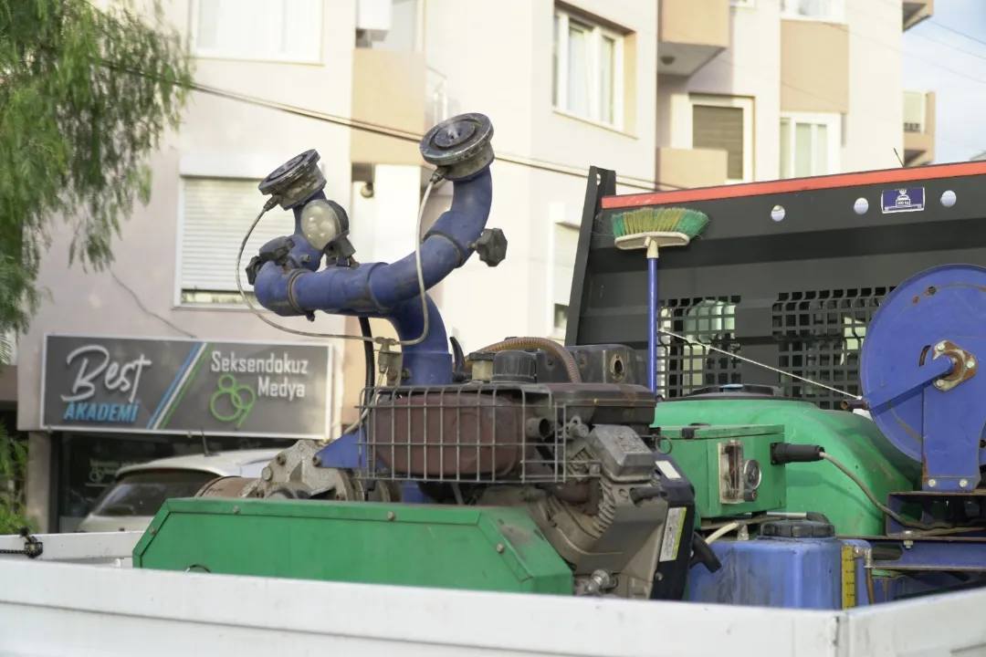 Karabağlar'da Sağlık İçin Geniş Kapsamlı İlaçlama Çalışmaları