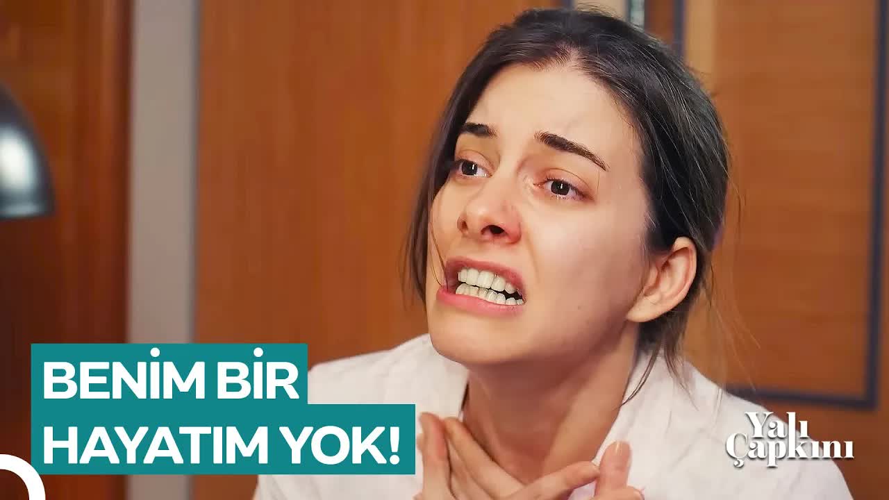 Yalı Çapkını adlı dizi, Antepli güçlü bir ailenin sorumsuz oğullarını evlendirmesiyle başlayan olayları konu alıyor